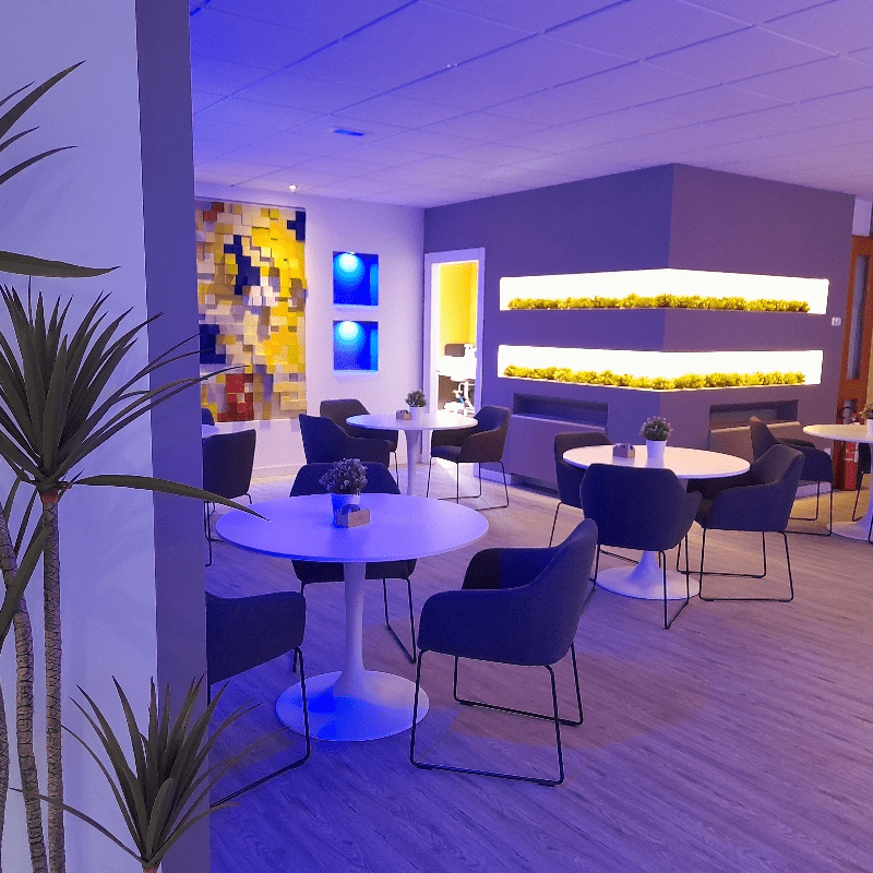 Il nostro personale è a tua disposizione 24 ore su 24, garantendo assistenza continua alla reception, anche di notte.