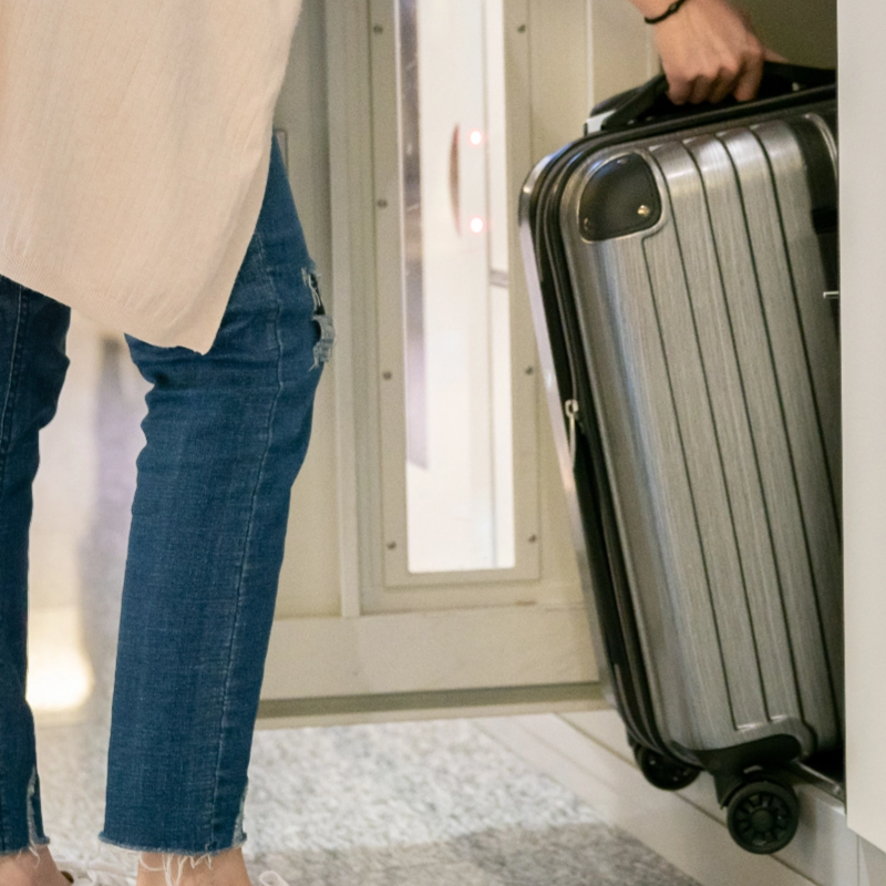 Viaggi con valigie ingombranti? Lascia il tuo bagaglio nel deposito gratuito ed esplora la città in totale libertà.